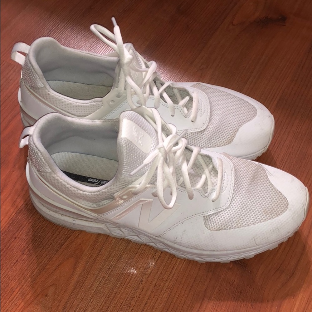 WHITE NEW BALANCE SNEAKERS